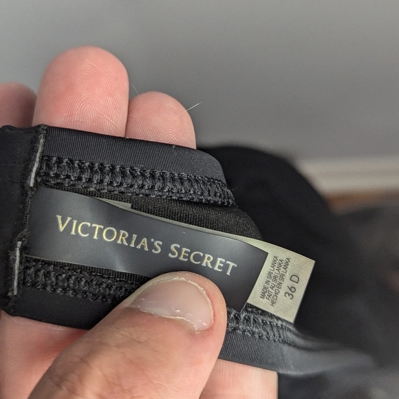 Victoria's Secret 36D swim top - Picture 3 of 5